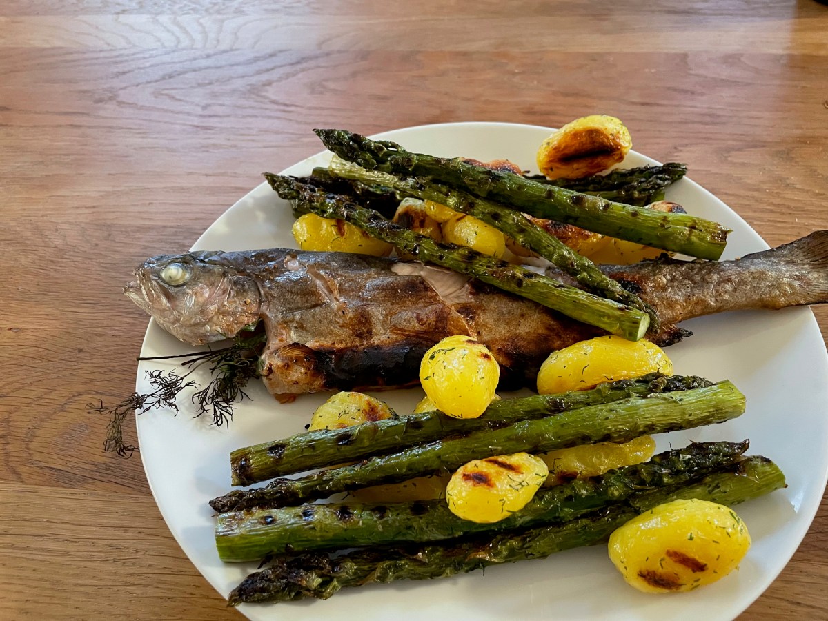 Grilled trout with green asparagus and roasted&nbsp;potatos